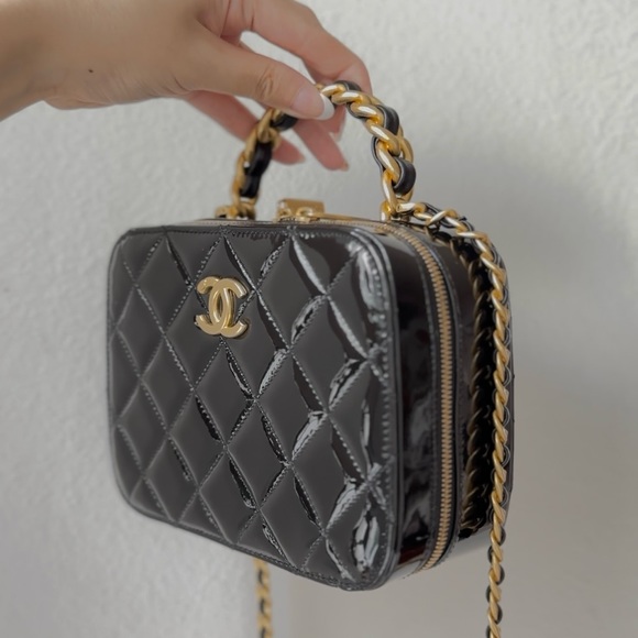 ❌SOLD❌Chanel Patent Leather Top Handle Vanity Crossbody Bag - Picture 4 of 16